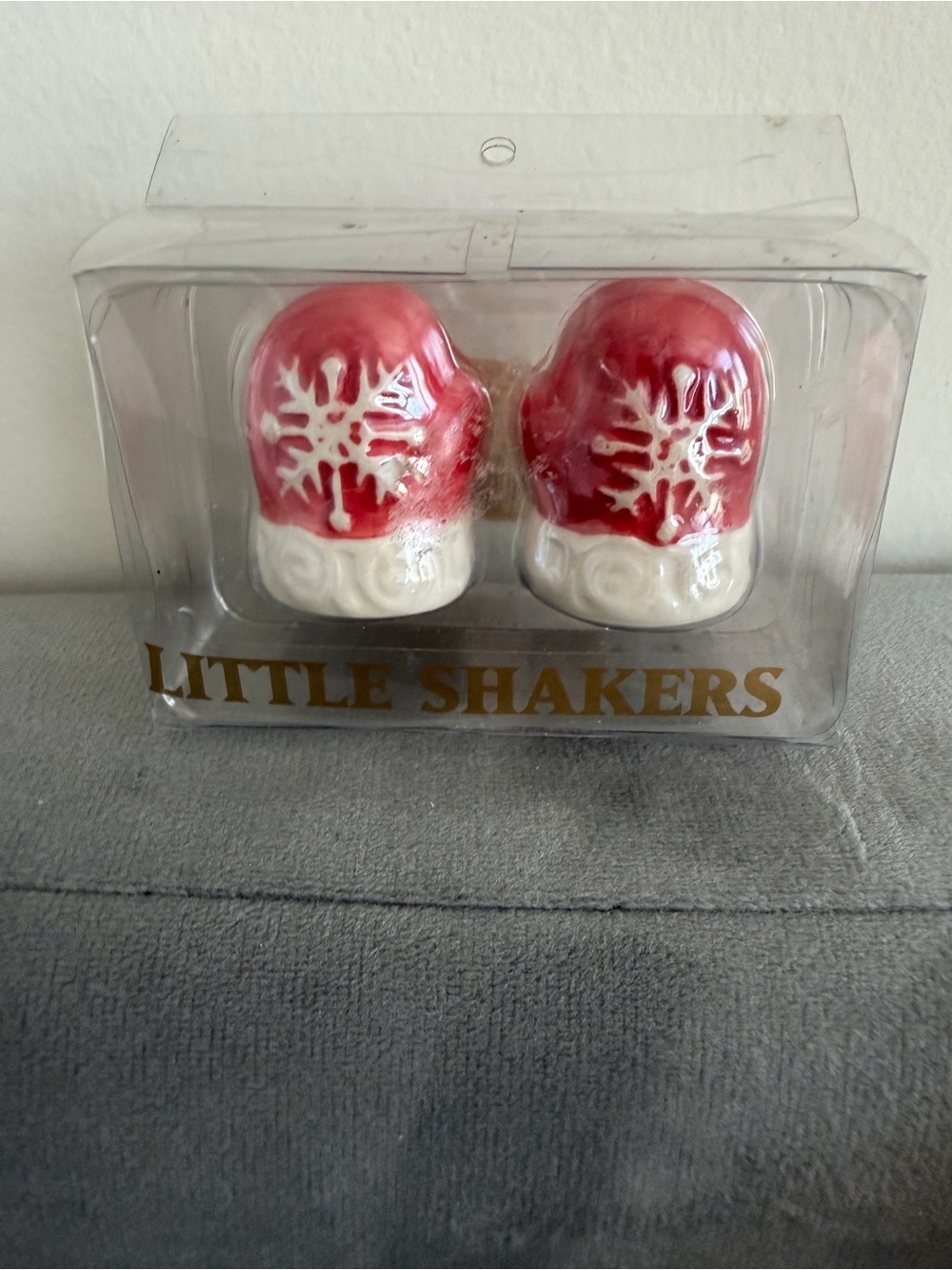 LITTLE SHAKERS Gloves/Mittens Red & White Christmas Set Salt and Pepper Shakers